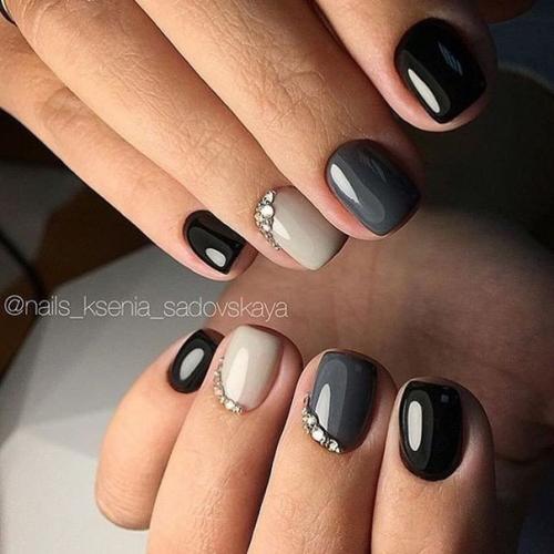 Поделитесь маникюром в черном цвете. 03