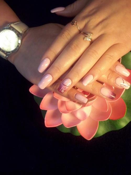 Меня зовут Виктория кукол и я являюсь профессиональным мастером маникюра и педикюра. 02 Меня зовут Виктория кукол и я являюсь профессиональным мастером маникюра и педикюра. 02