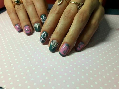 Сертифицированный мастер ногтевого сервиса с опытом работы более 6 лет. 02