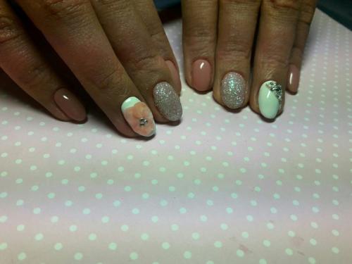 Сертифицированный мастер ногтевого сервиса с опытом работы более 6 лет. 01