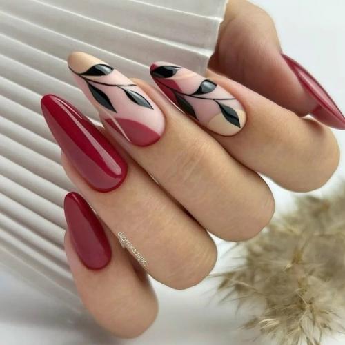 Осенью 2023 года можно выделить несколько ключевых трендов маникюра.  