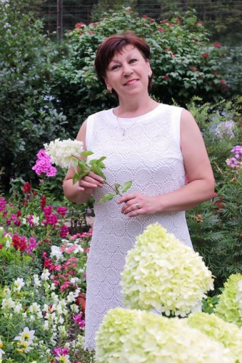 Сегодня на мой взгляд самый милый нежный и правильный праздник - день мамы. 01