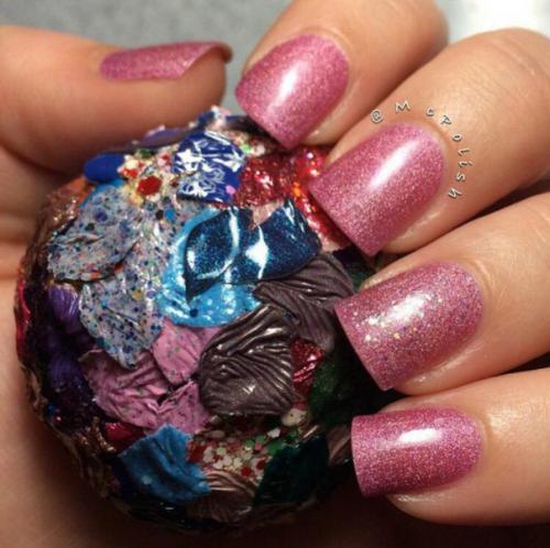 Девушка пишет в одной из групп: 03 Девушка пишет в одной из групп: 03