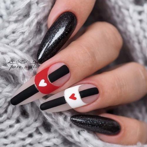 Красивый маникюр с сердечками, на разный вкус. 07