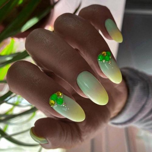 Завораживающий маникюр с разнообразными идеями. 01