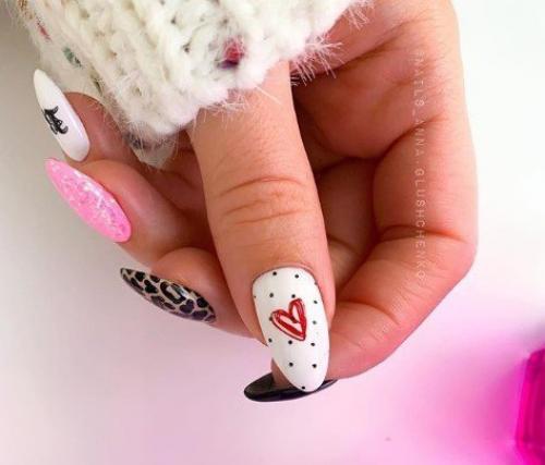 Красивый маникюр с сердечками, на разный вкус. 03