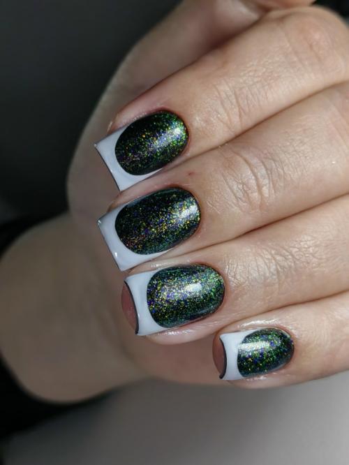 Совмещение классического френча и хамелеона создает эффект элегантности и современности.  