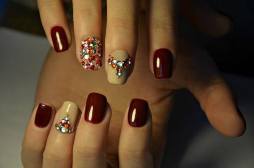 Дорогие девушки!  Я мастер маникюра с опытом работы 2 года. 07