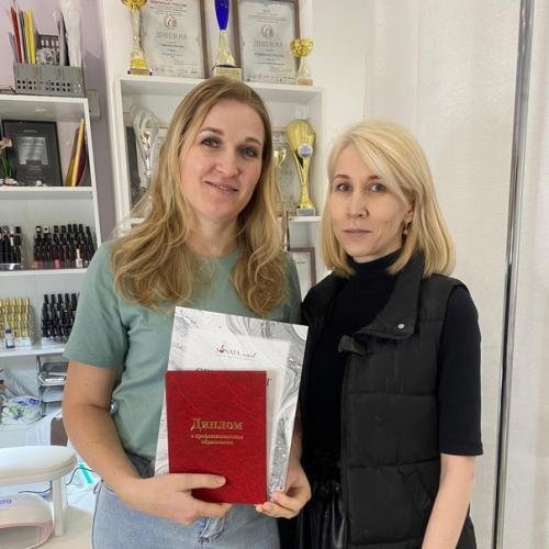 Красиво выглядеть хочется каждый день, но не всегда получается посетить салон, поэтому я решила сама выучиться на мастера маникюра. 01