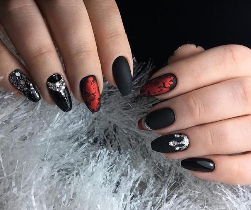 Маникюр в чёрно - красном цвете. 07