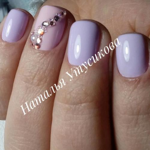 Дорогие девушки!  Я мастер маникюра с опытом работы 2 года. 01