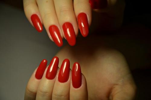 Дорогие девушки!  Я мастер маникюра с опытом работы 2 года. 08