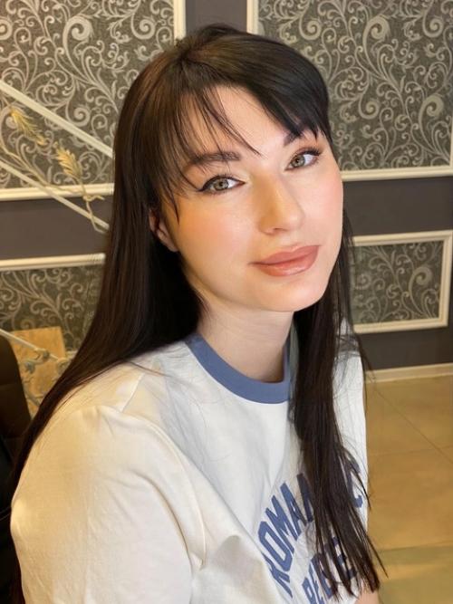 Решила закрыть гештальт и научиться красиво накладывать макияж. 02