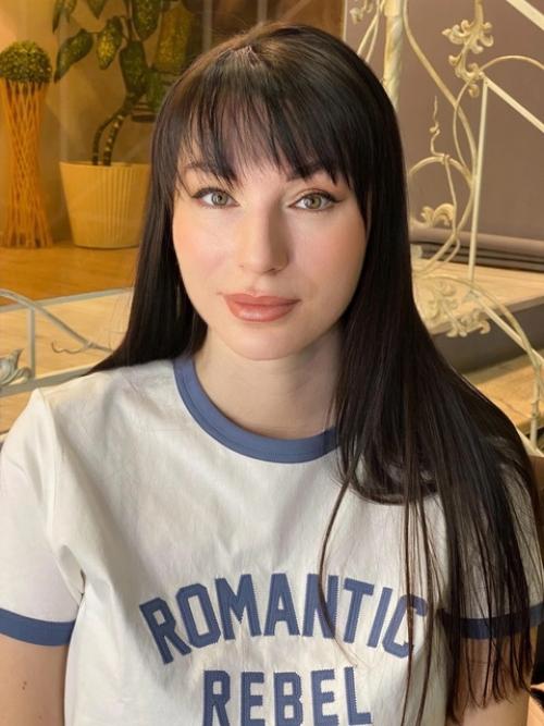 Решила закрыть гештальт и научиться красиво накладывать макияж. 01