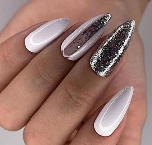 Для любого случая подойдет белый маникюр с серебром. 01