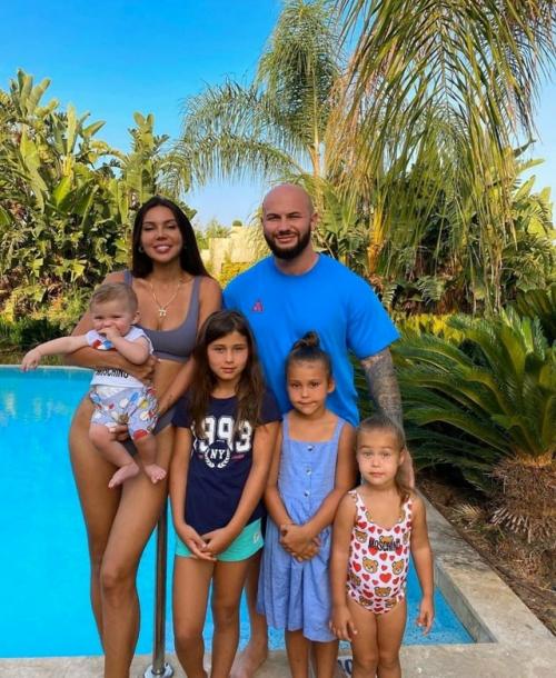 Лея Самойлова в больницу из-за неудачного маникюра попала. 01