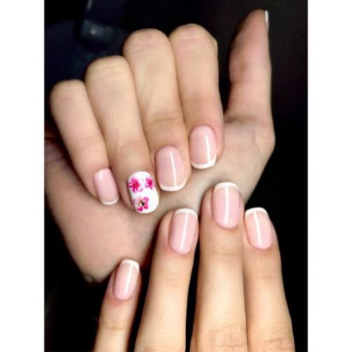 Акция до 15 мая маникюр с покрытием! 04