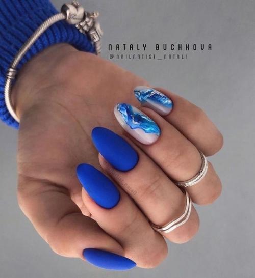 Выразительный глиттерный топпинг неповторимый блеск и ослепительность маникюру придает. 06