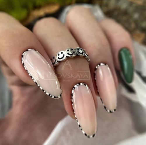 Выразительный глиттерный топпинг неповторимый блеск и ослепительность маникюру придает. 05