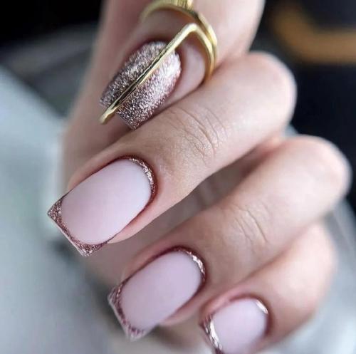 Выразительный глиттерный топпинг неповторимый блеск и ослепительность маникюру придает. 03