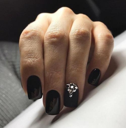 Короткие чёрные ногти. 10. 06