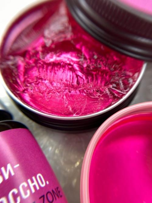 Цвет фуксия - это смелый выбор для маникюра! 01