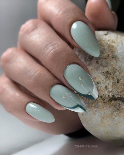 Несмотря на сотни новых вариантов маникюра, более 50 процентов женщин разного возраста и социального статуса предпочитают универсальный Френч. 06