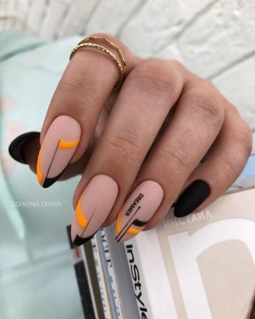 Несмотря на сотни новых вариантов маникюра, более 50 процентов женщин разного возраста и социального статуса предпочитают универсальный Френч. 07