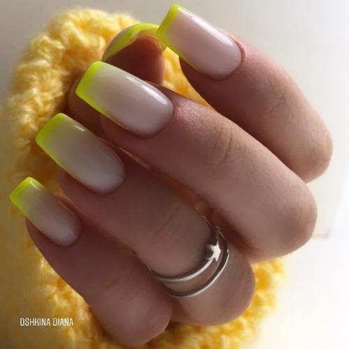 Несмотря на сотни новых вариантов маникюра, более 50 процентов женщин разного возраста и социального статуса предпочитают универсальный Френч. 01