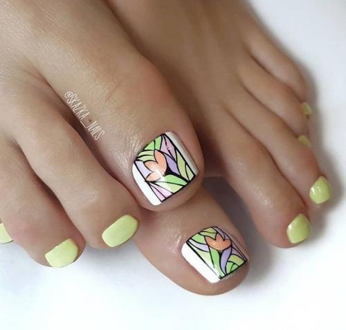 Подборка Идей педикюра в желтом цвете. 03