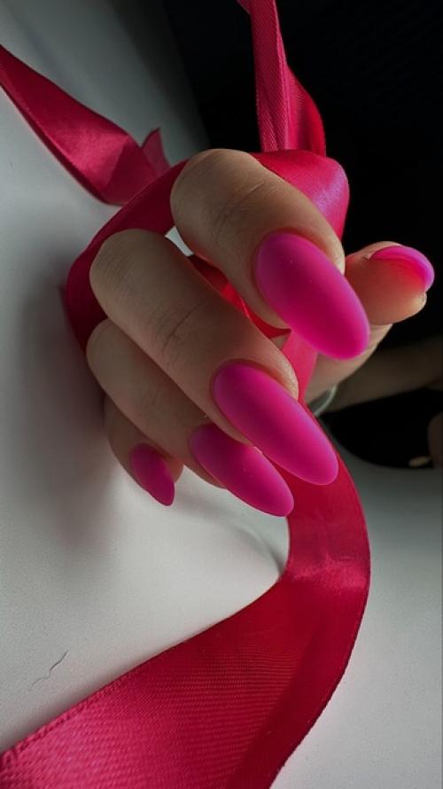 Цвет фуксия - это смелый выбор для маникюра! 04