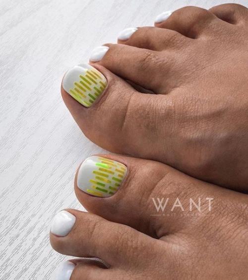 Подборка Идей педикюра в желтом цвете. 07