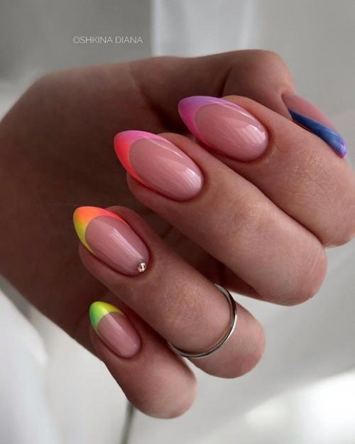 Несмотря на сотни новых вариантов маникюра, более 50 процентов женщин разного возраста и социального статуса предпочитают универсальный Френч. 03