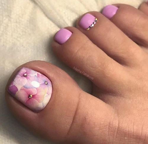 Подборка идей нежного педикюра. 01