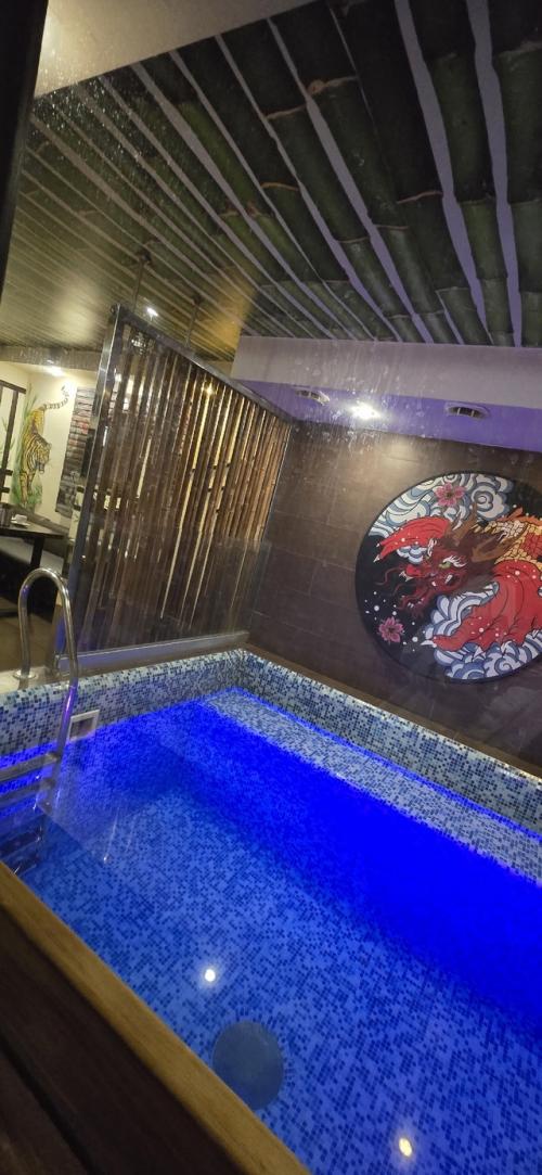 Для мастера маникюра и педикюра, чье призвание - дарить совершенство, японская сауна - это не просто выходной каприз. 02