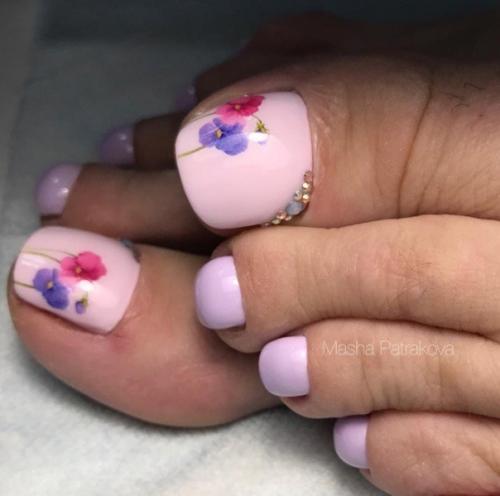 Подборка идей нежного педикюра. 02