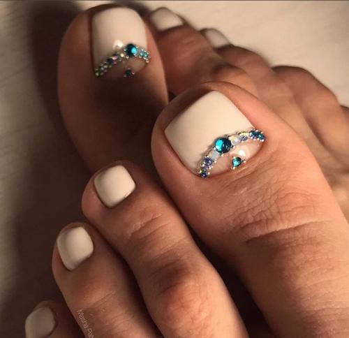 Подборка идей нежного педикюра. 03