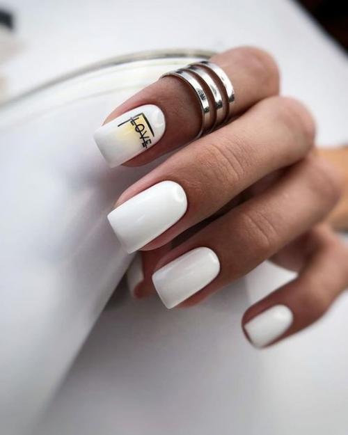 Белый маникюр в стиле минимализма. 01