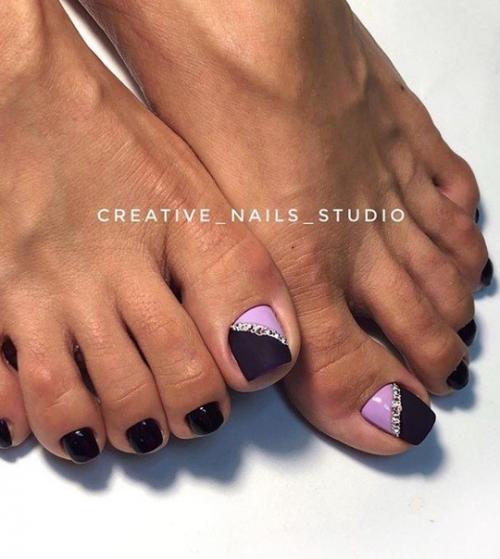 Педикюр в фиолетовых оттенках. 06