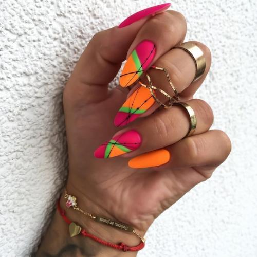 Красный маникюр всем идет. 02