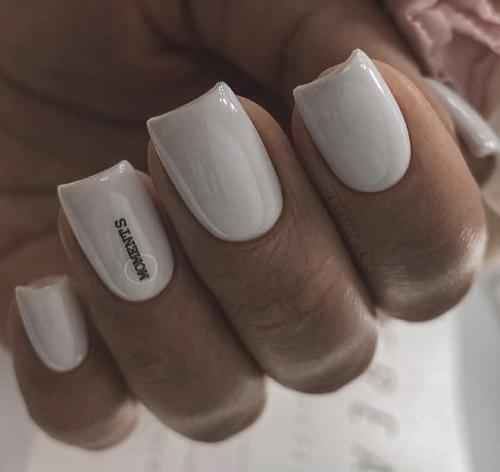 Белый маникюр в стиле минимализма. 03