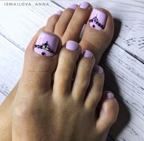 Педикюр в фиолетовых оттенках. 07