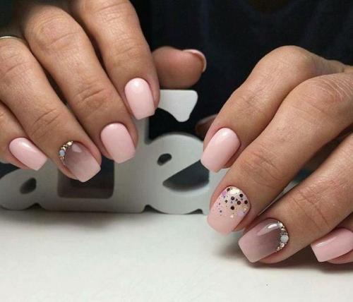 Стильный дизайн ногтей непремено привлекает внимание, а летний маникюр по своей природе обязан быть восхитительно захватывающим и удивительным. 01