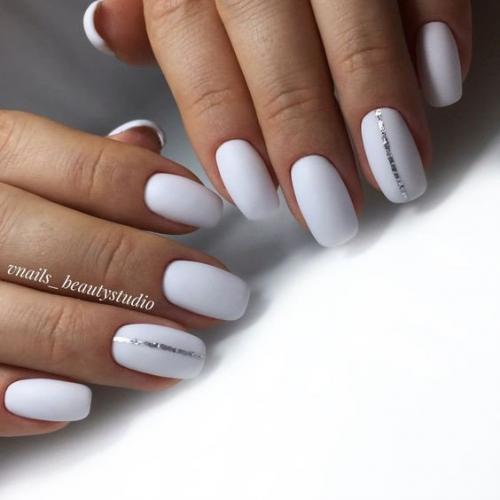 Белый маникюр в стиле минимализма. 05