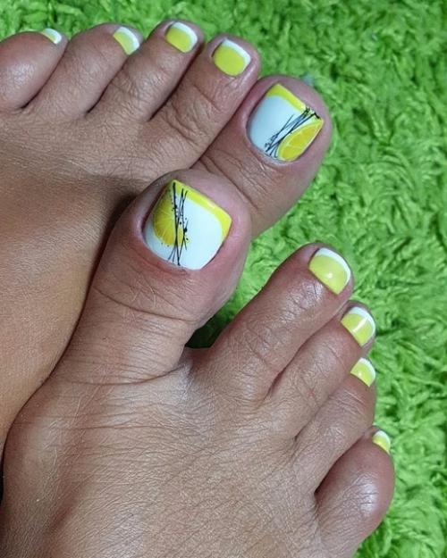 Лето - лучшее время, когда вы можете позволить себе пофантазировать и с помощью нейл - дизайна по-разному украсить ногти на ногах. 02