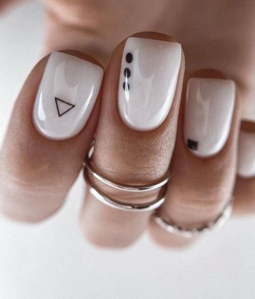 Белый маникюр в стиле минимализма. 06