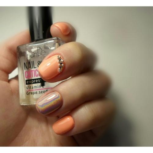 Феечки, покидайте пожалуйста дизайн с призмой у меня она прям рассыпчатая, как глиттер мелкого помола. 02