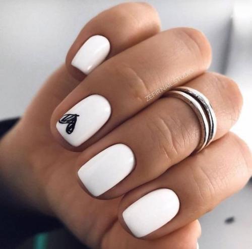 Белый маникюр в стиле минимализма. 02