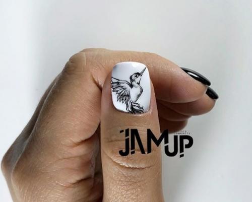 Белый маникюр с рисунком. 09