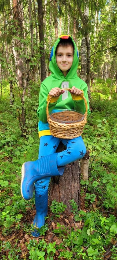 Как правильно есть ягоды: - чернику , внимание, только в лесу с куста, немытую и со свежим маникюром! 07